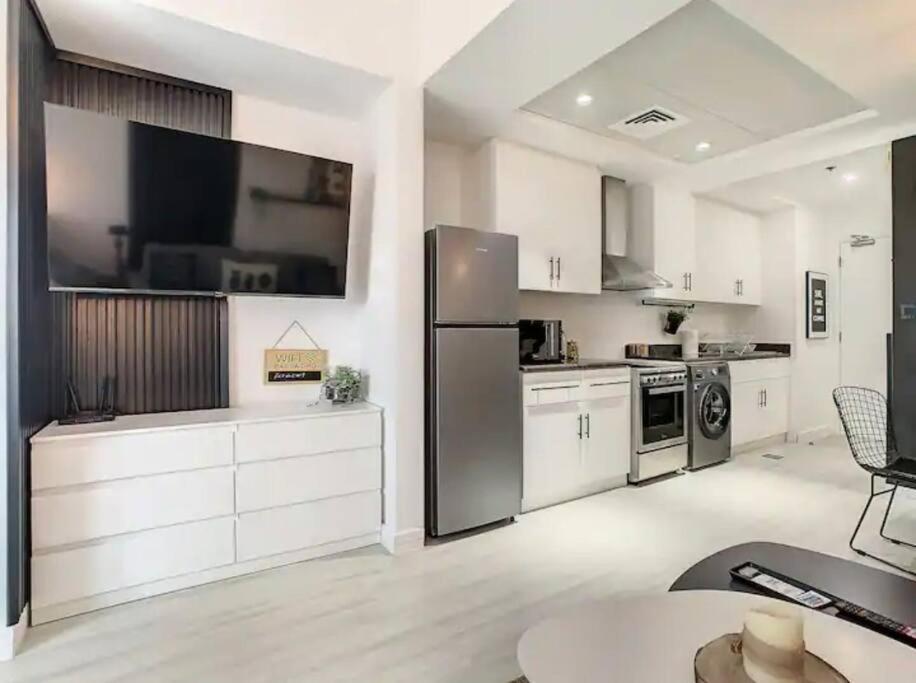 Luxury Modern Studio In Jlt With Amazing View & Rooftop Pool - Sleeps 3 Dubai Exterior photo